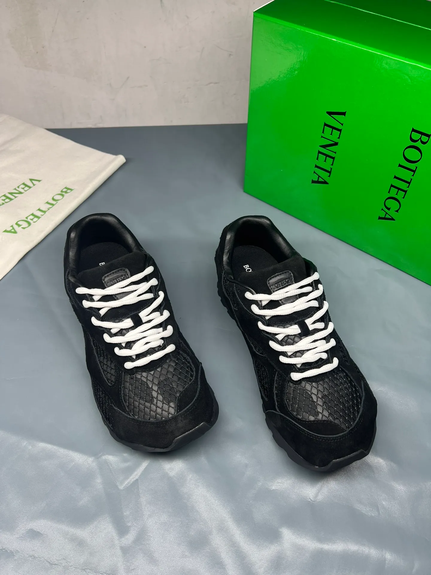 👟👟Ex-factory price 600👟👟 Men's size +10 Real photos 🔥🔥BV Orbit sneakers Wang Yibo's same style couple's dad shoes Runner sneakers, made of lightweight technical mesh fabric. Matched with geometric pattern designed rubber outsole, Wang Zha series high version. Look for the package technology. It is actually a lot taller, but the legs are still slim. Very nice, playable and durable. Matched to the standard💯 Package shoe technology. Look for the high version. The outsole is made of color-blocked TPU outsole. Women's model 35 36 37 38 39 40 41 42 (40 41 42 43 44 45 customized) (Customer logo can be accepted without refund or exchange at a favorable price) Equipped with original packaging
